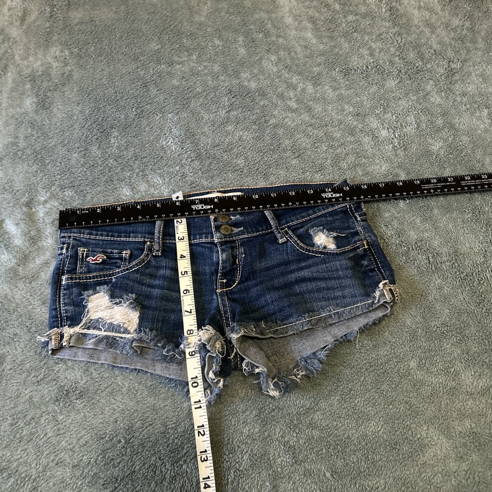 Y2K HOLLISTER Low-Rise Distressed Denim Shortie Shorts So Cal Stretch Size 3/26 - Picture 5 of 5